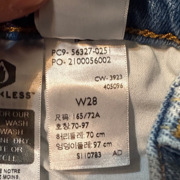 2/$10
Levi’s jeans shorts distressed High Rise 501  EUC button fly size 28 - Picture 11 of 11